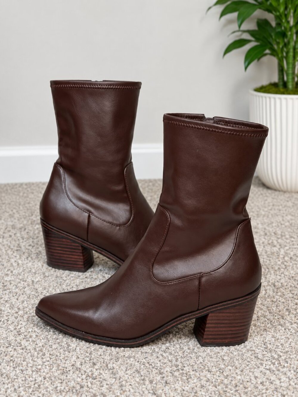 DV by Dolce Vita Women's Ilana Ankle Boot size 8.5 Espresso Block Heel Western